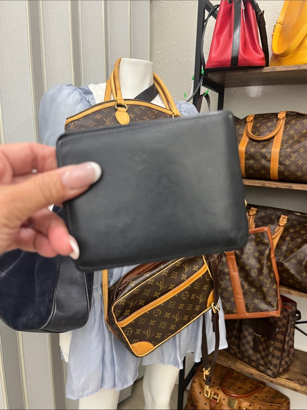 Lv wallets